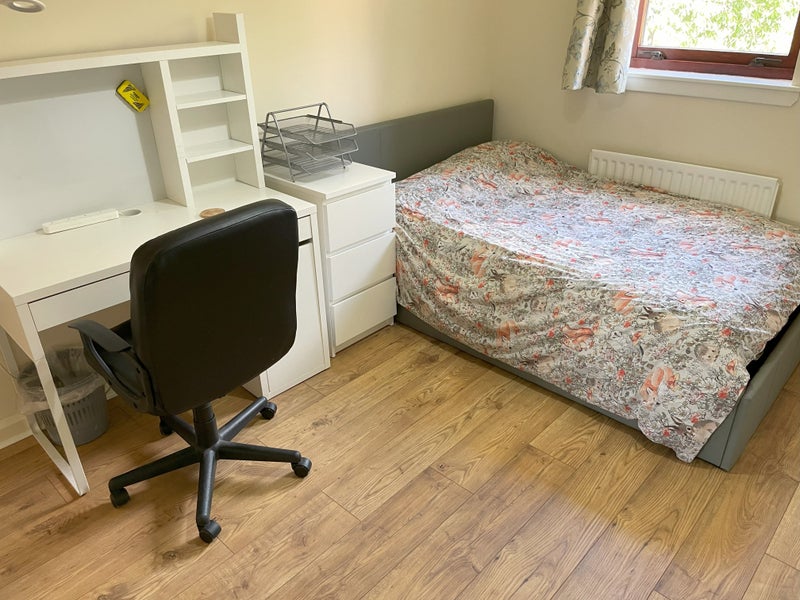 Photo 1: Bedroom