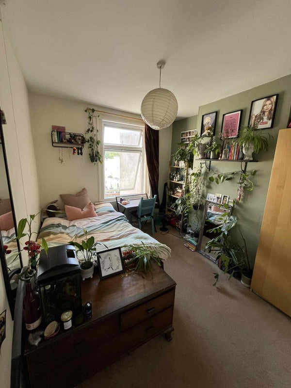 Photo 1: Bedroom