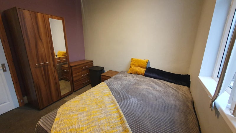 Photo 1: Room 2