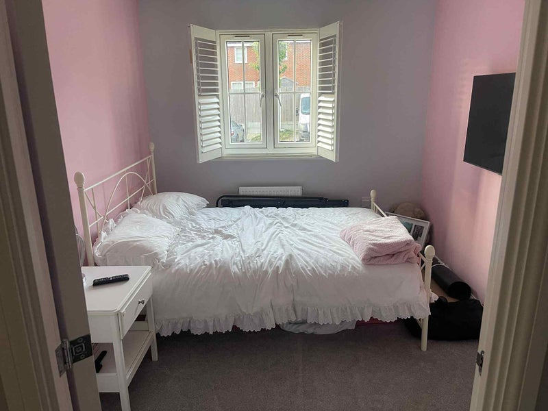 Photo 1: Double bedroom