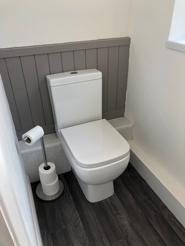 Photo 1: Toilet room