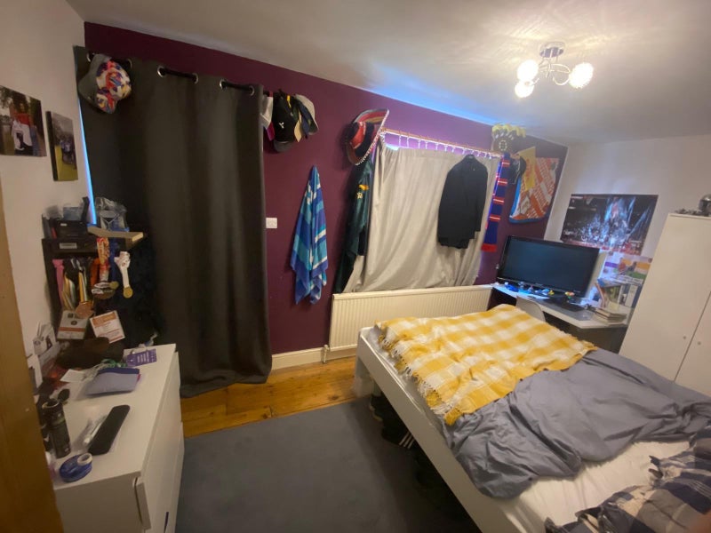 Photo 1: Room 1
