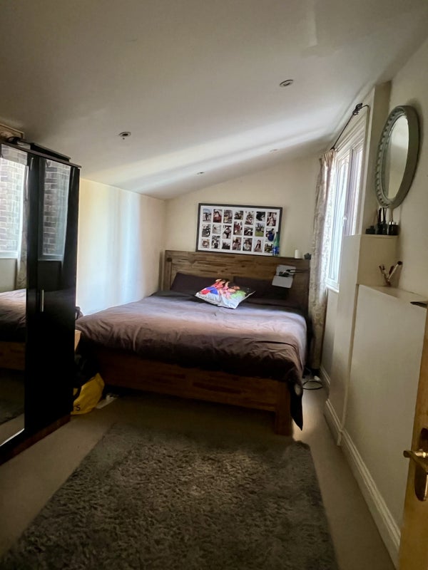 Photo 1: Double bedroom