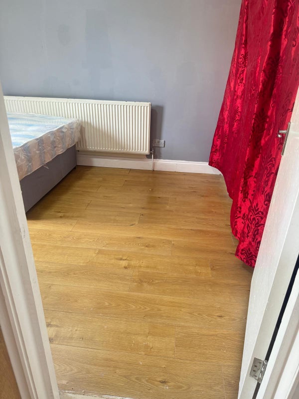 Photo 1: Masterbed room