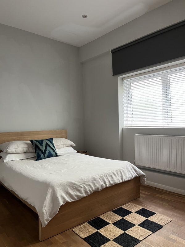 Photo 1: Good sized double room with blackout blinds