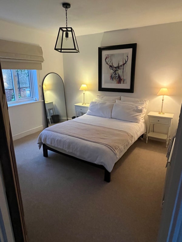 Photo 1: Double bedroom 