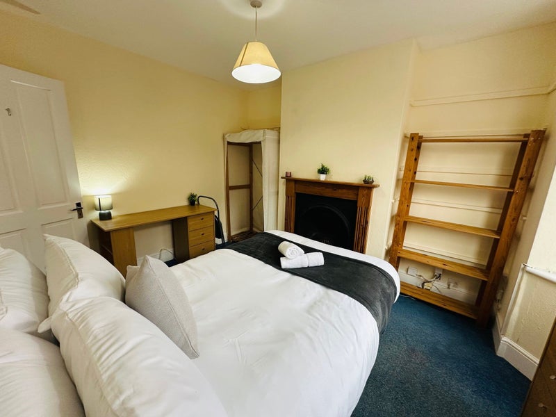 Photo 1: BEDROOM 1