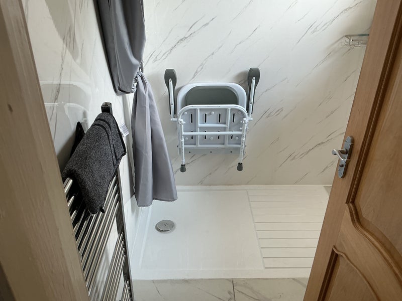 Photo 1: Bathroom