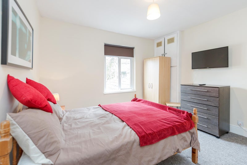 Photo 1: Room 3 - Available Now (£700)