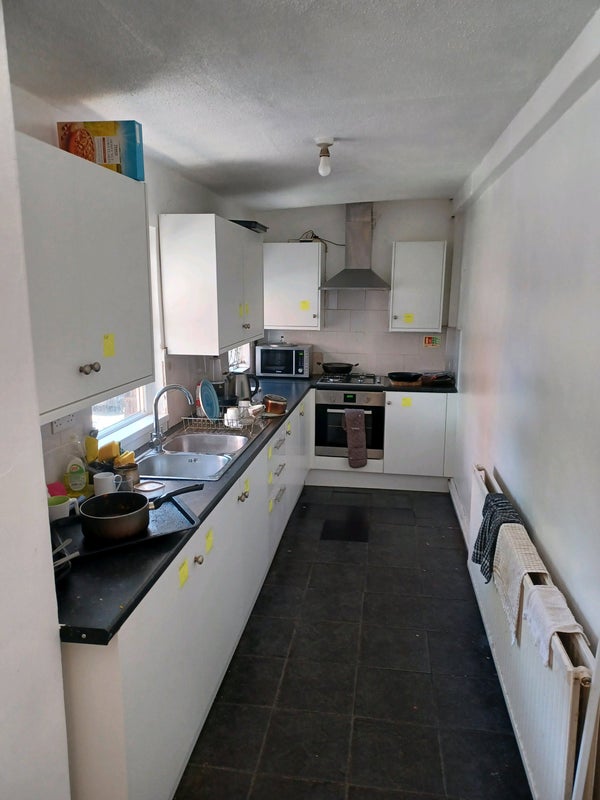 Photo 1: New fitted kitchen