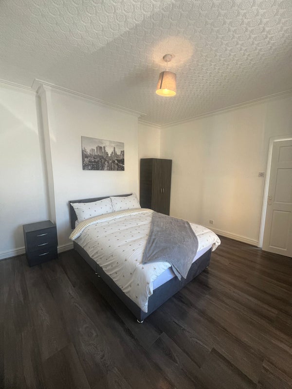 Photo 1: Master Double Room - Bedroom 1 
