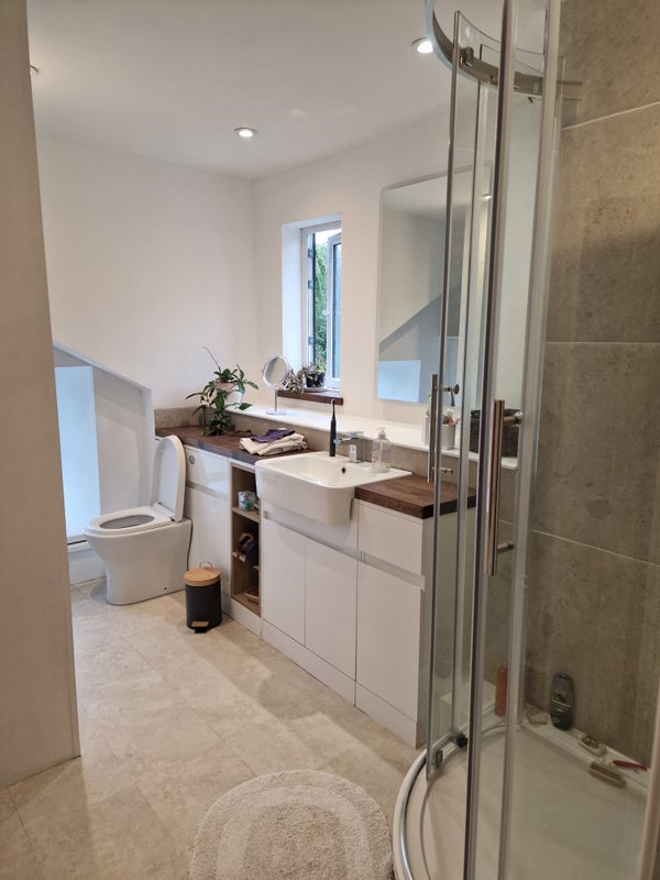 Photo 1: Bathroom