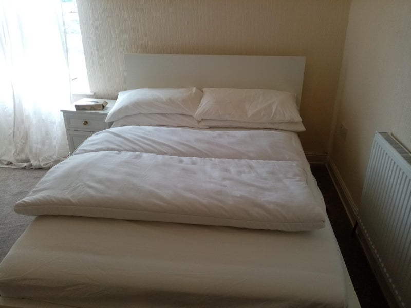 Photo 1: Double Bed in Cosy room