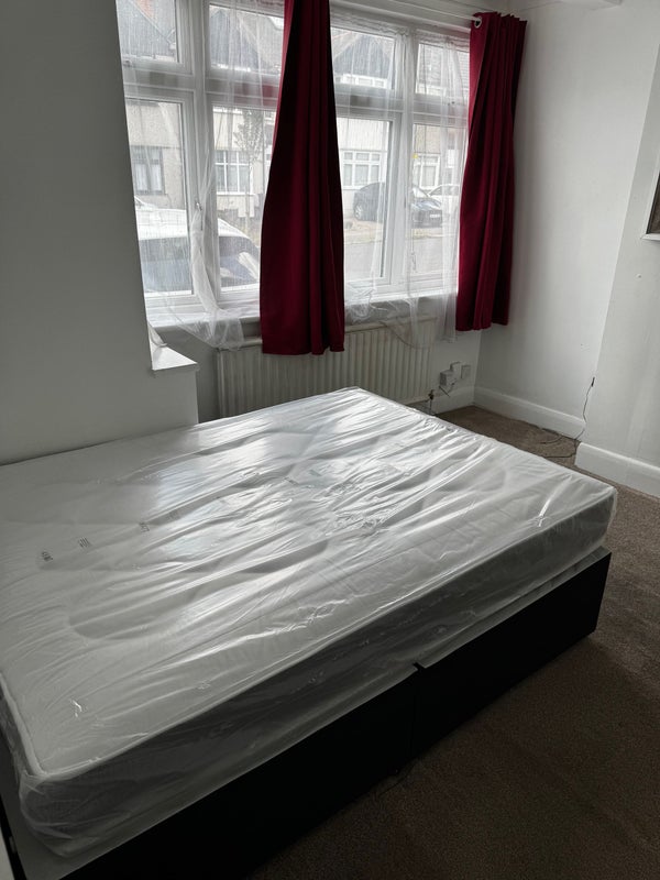 Photo 1: Room 1