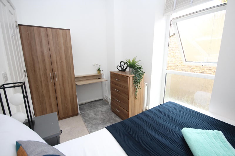 Photo 1: ROOM 3 - AVAILABLE NOW