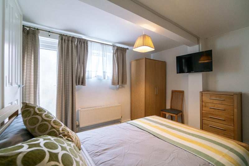 Photo 1: Room 1