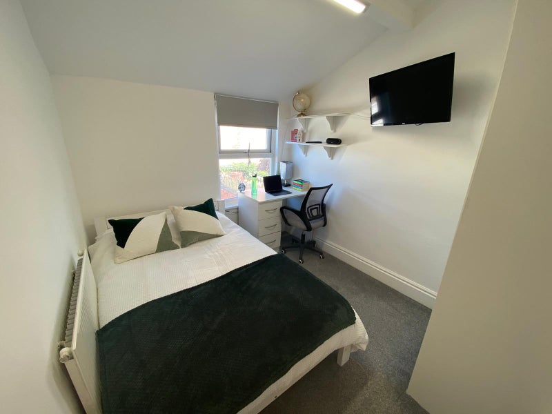 Photo 1: Room 2 