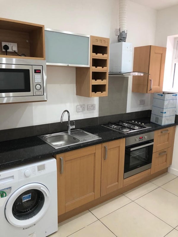 Photo 5: Spacious kitchen / Plenty of storage available