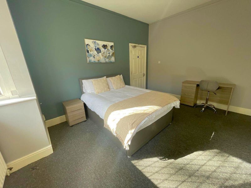 Photo 1: Room 1