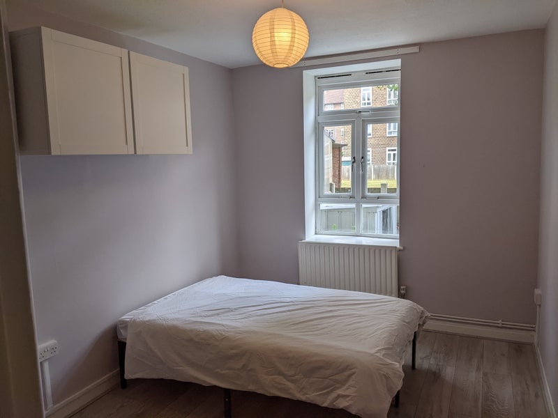 Photo 1: Double room with space for a desk