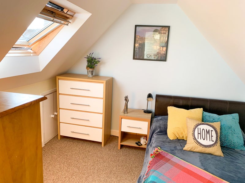 Photo 1: Gorgeous, Spacious Attic En-Suite