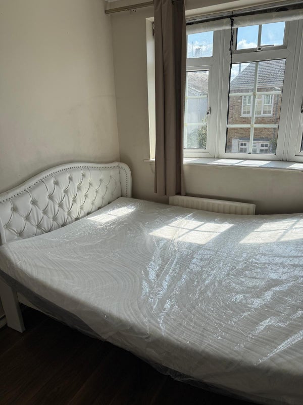 Photo 1: Bedroom 1