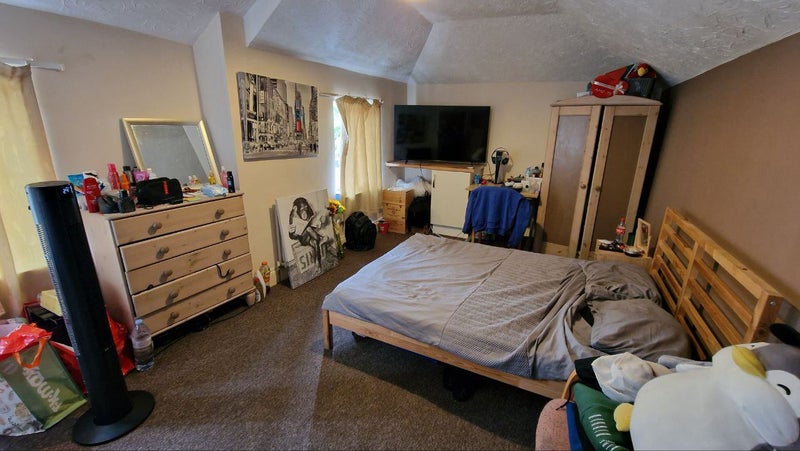 Photo 1: ROOM 3