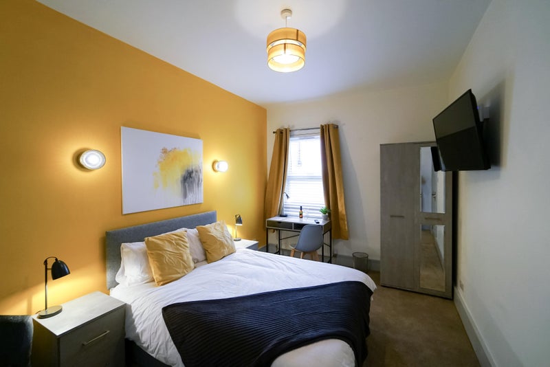 Photo 1: Room 2