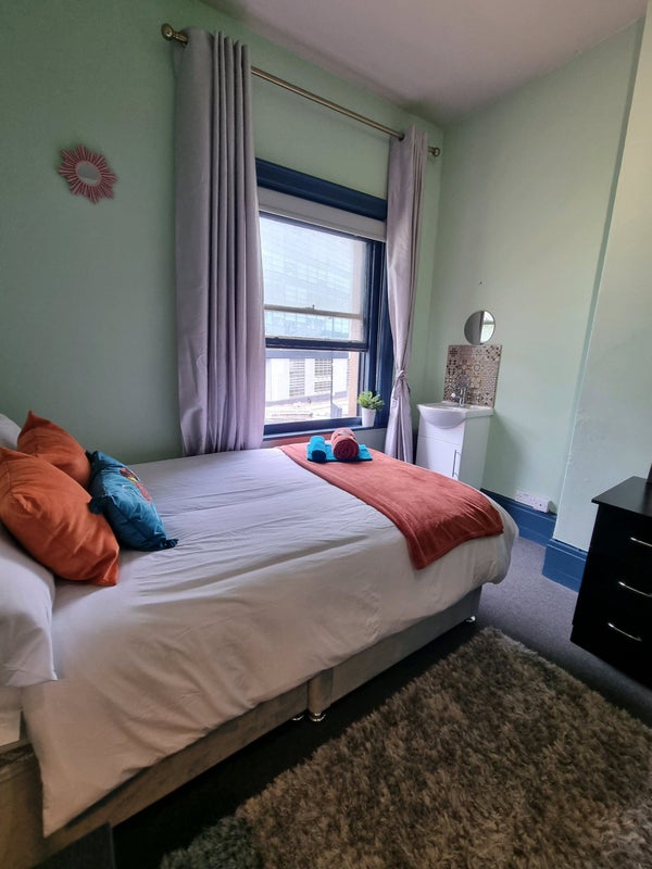 Photo 1: Room 9