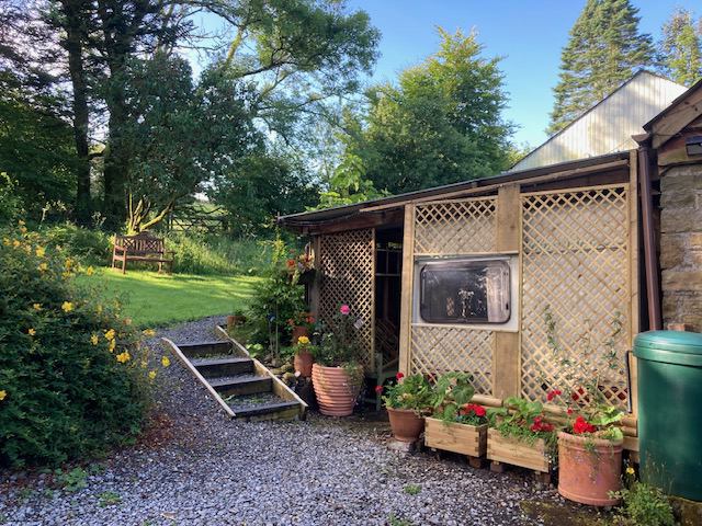 Photo 1: Vintage caravan under cover in beautiful location