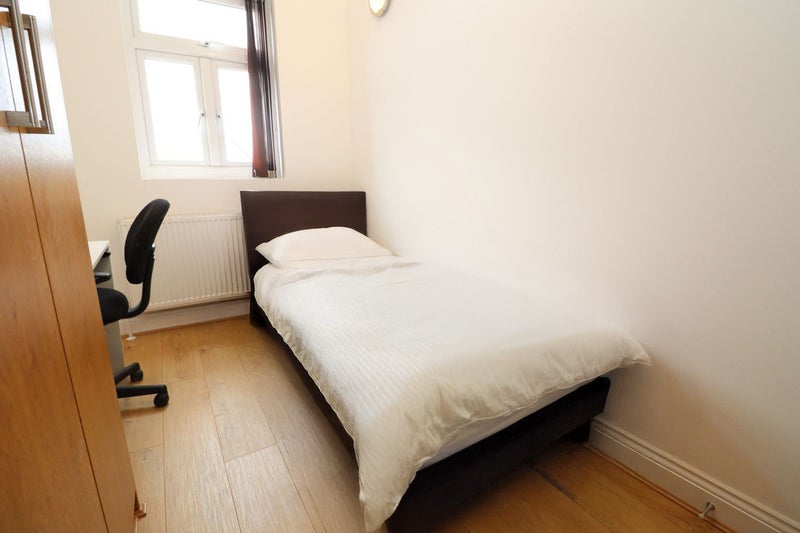 'Cheapest Room By Piccadilly Line!' Room to Rent from SpareRoom
