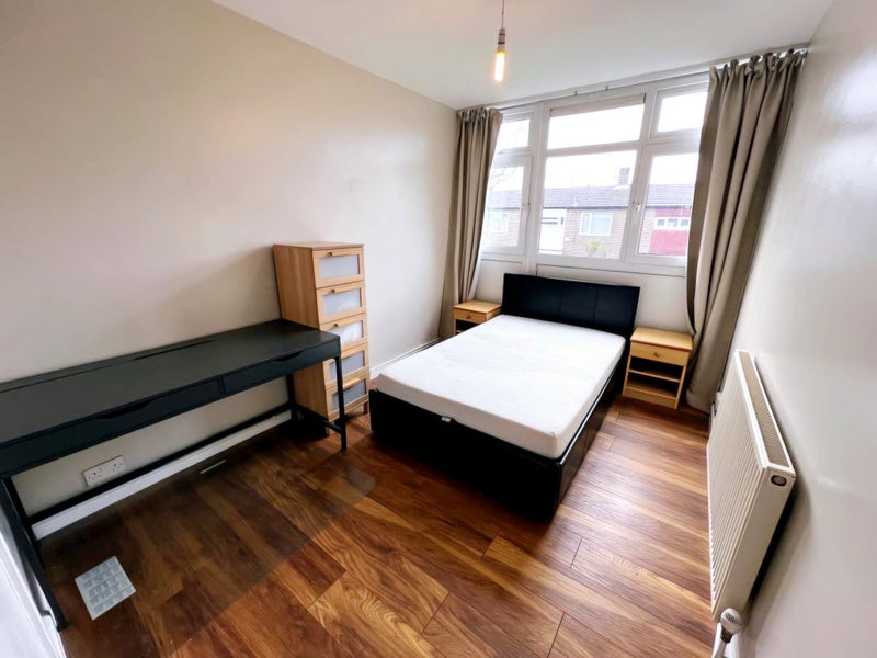 Photo 1: Bedroom