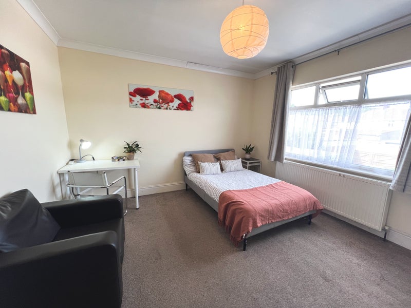 Photo 1: Room 2