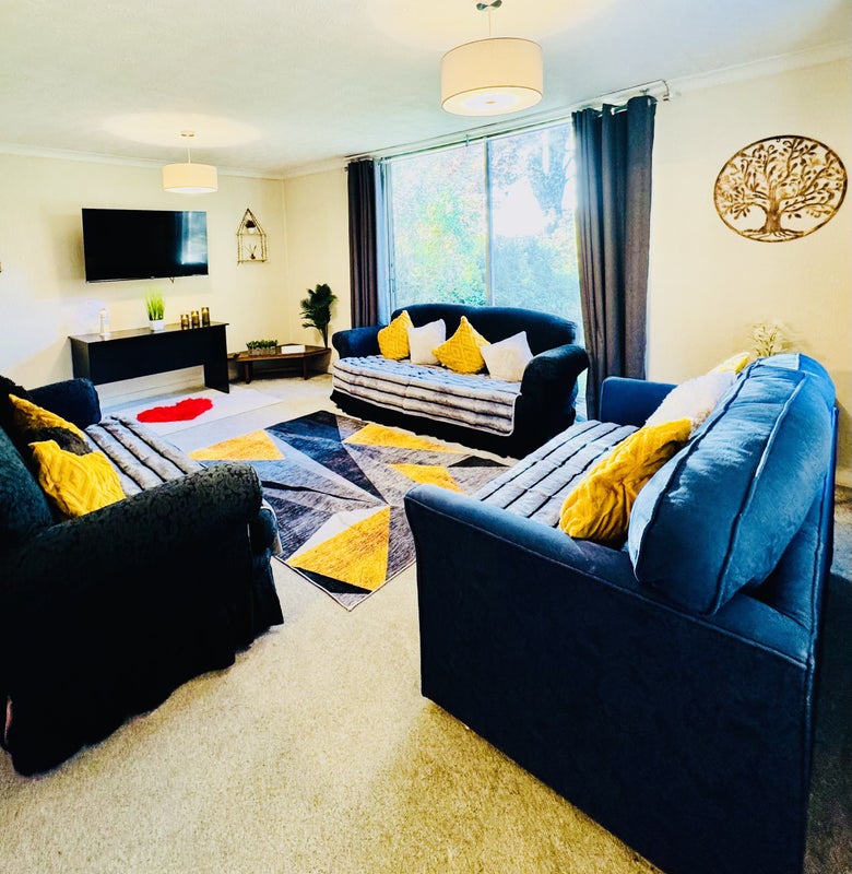 Photo 1: SPACIOUS LIVING ROOM