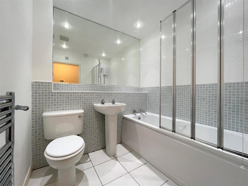 Photo 1: Common Bathroom