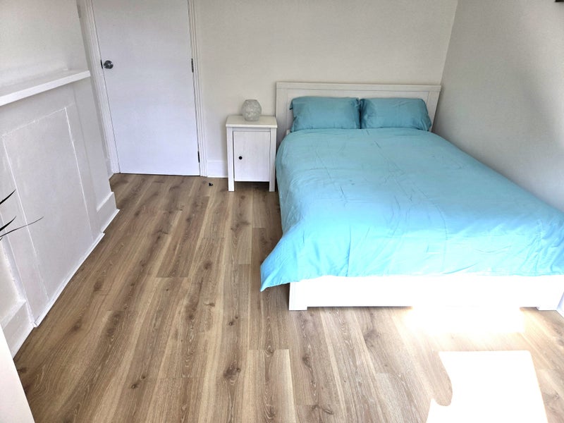 Photo 2: Room