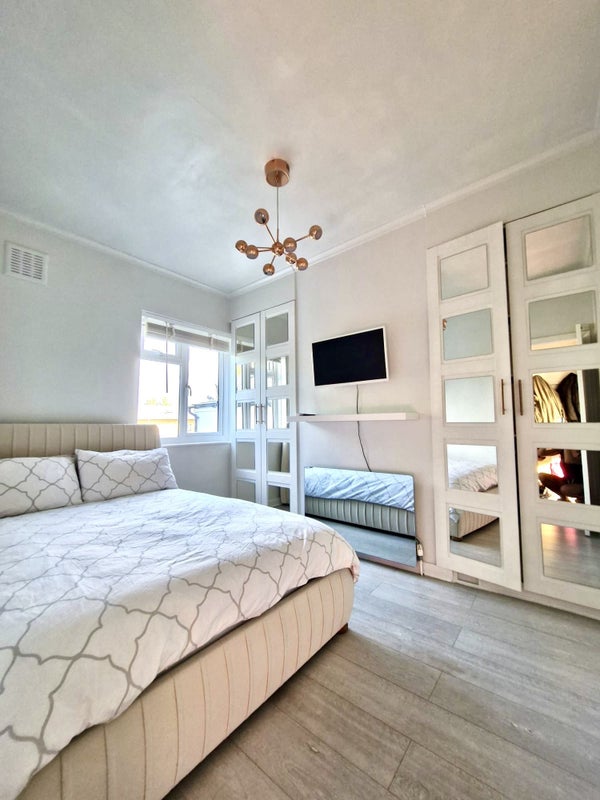 Photo 1: Bedroom