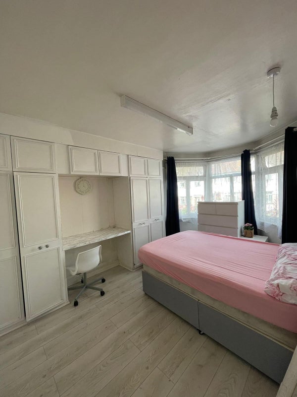 Photo 1: Double Bed room