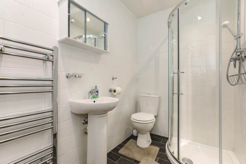 Photo 1: ensuite bathroom