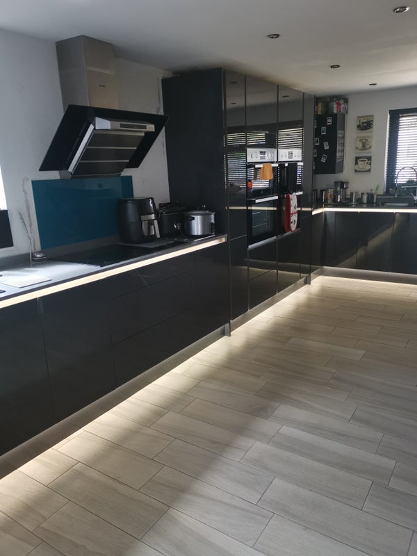 Photo 1: Kitchen