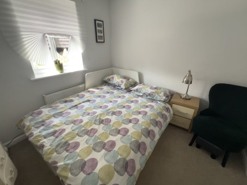 Photo 1: Room (Yours)