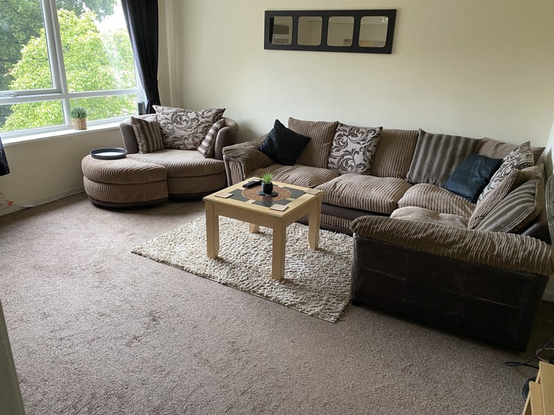 Photo 1: Living room 