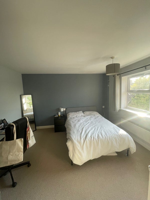 Photo 1: Double bedroom with wardrobe, dresser, desk and chair