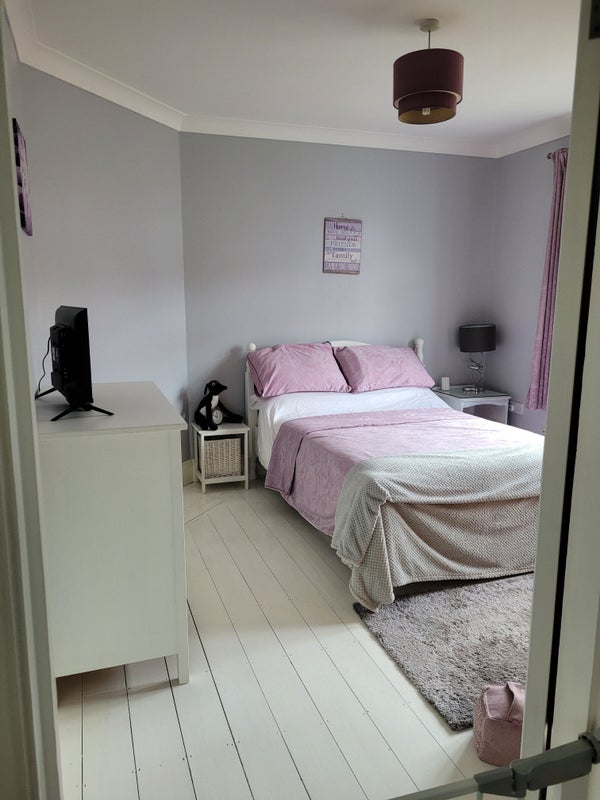 Photo 1: Bedroom