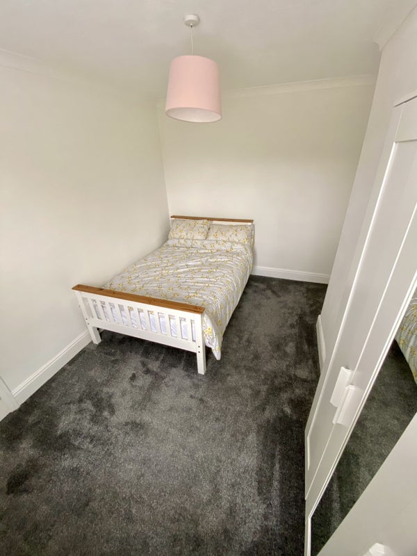 Photo 1: Bedroom