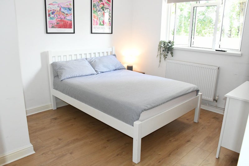 Photo 1: Double Bedroom 