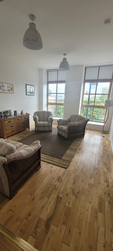 Photo 1: Lounge space