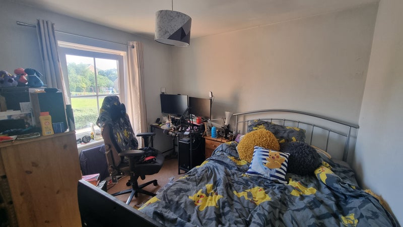 Photo 1: Bedroom