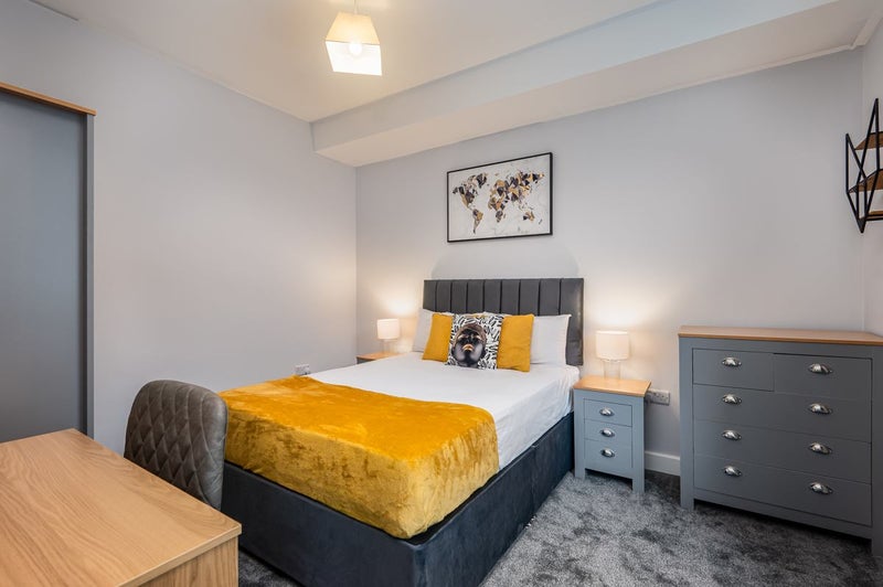 Photo 1: Bedroom