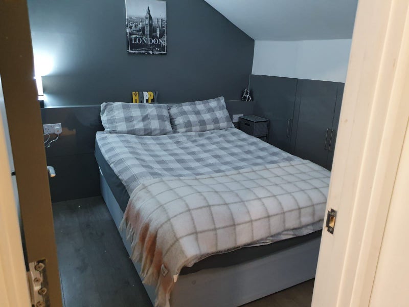 Photo 2: Spacious Double Bed with plenty storage